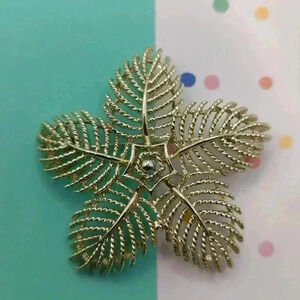 Vintage Lisner Gold Feather Star Brooch - Elegant Classic Statement Pin